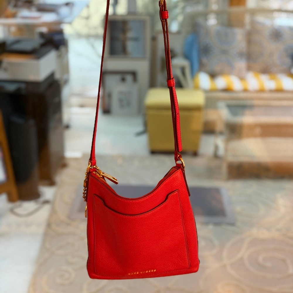 Marc Jacobs Tourist NS red pebbled leather crossbody